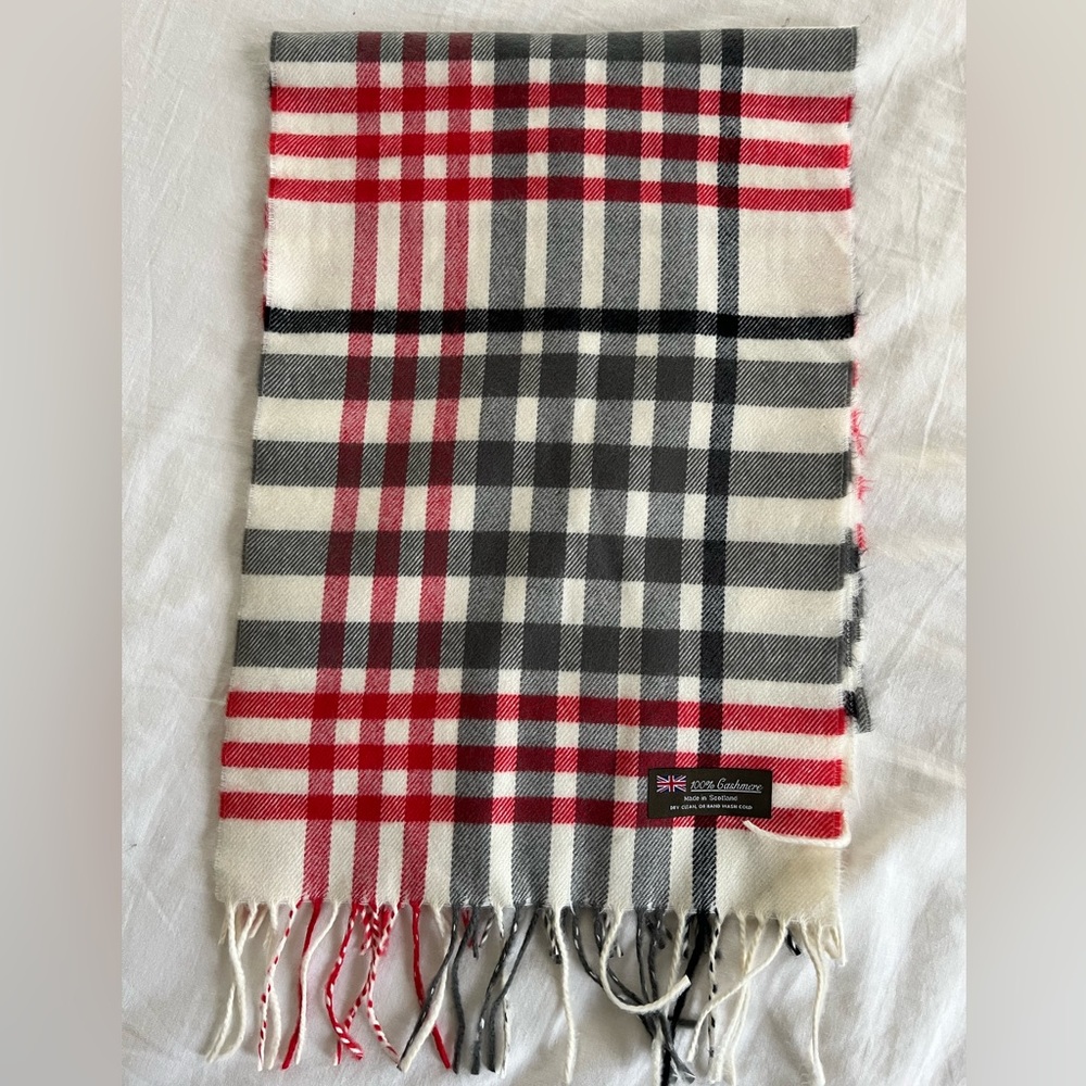 100% Cashmere Scarf - A Classic!